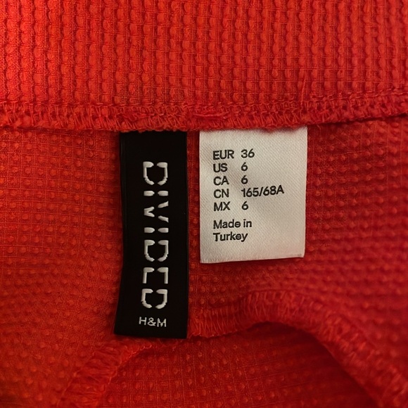 Divided by H&M Red Ribbed A-Line Flare Mini Skirt with Zip side - Size 6US - Picture 3 of 4